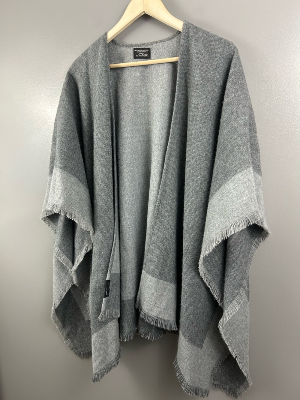 FRAAS Grey Colour Block Trim Fringe Cape Poncho Shawl Wrap Ruana Size OS - Picture 3 of 9